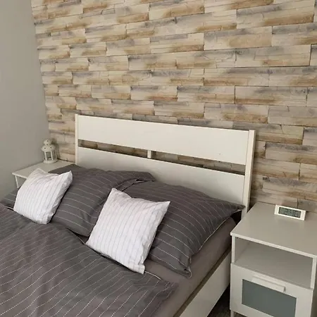 Mandi Apartment Veresegyhaz